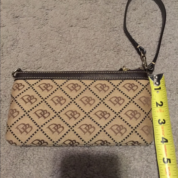 Large Brown dooney & Bourke bucket bag & wristlet - Picture 5 of 8